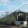 四季島・小さな踏切通過中