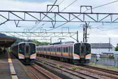 通学電車…同時発車