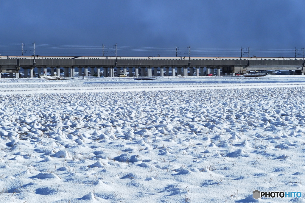 雪の晴れ間…東京行きと新潟行き