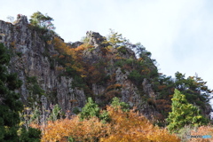 岩壁の紅葉（右端）