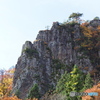 岩壁の紅葉（左端）