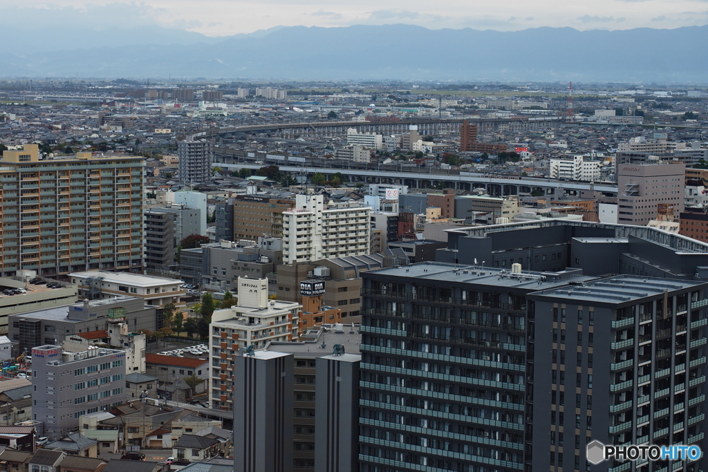 ビル街抜け車両基地へ