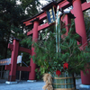 鳥居と門松