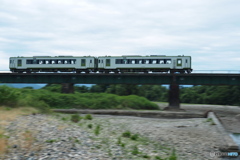 橋梁渡る・キハ110