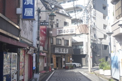 野毛街角