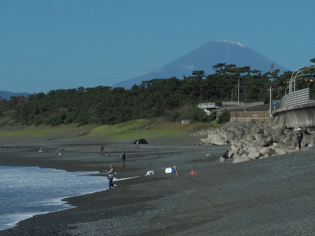 富士山と釣り人