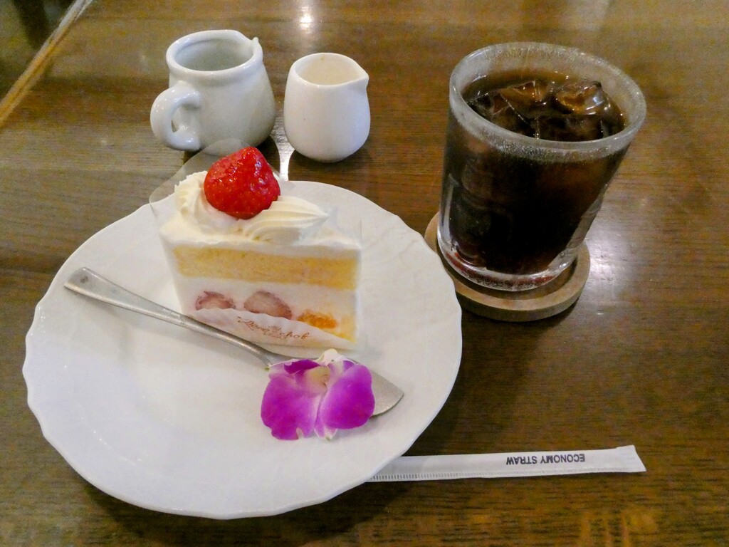 アイスコーヒーとケーキ