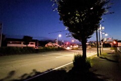 夜明け前の国道