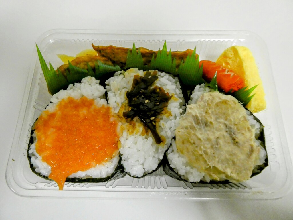 三色おにぎり