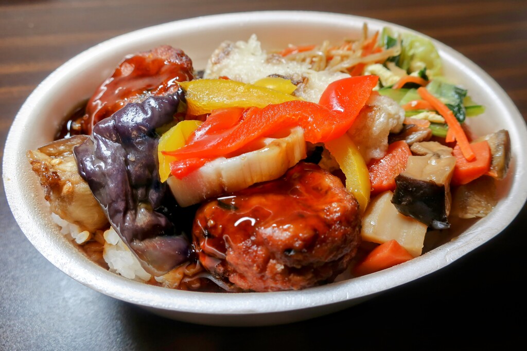 彩、豆腐ハンバーグ弁当