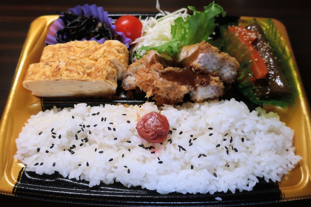 いろどりまごころ弁当（とんかつ）