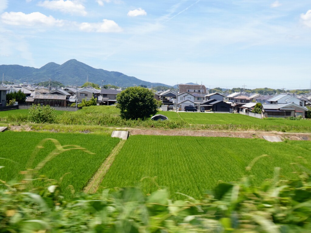 車窓の二上山