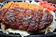 みそメンチカツ丼