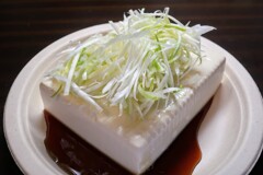 白髪葱載せ冷や奴