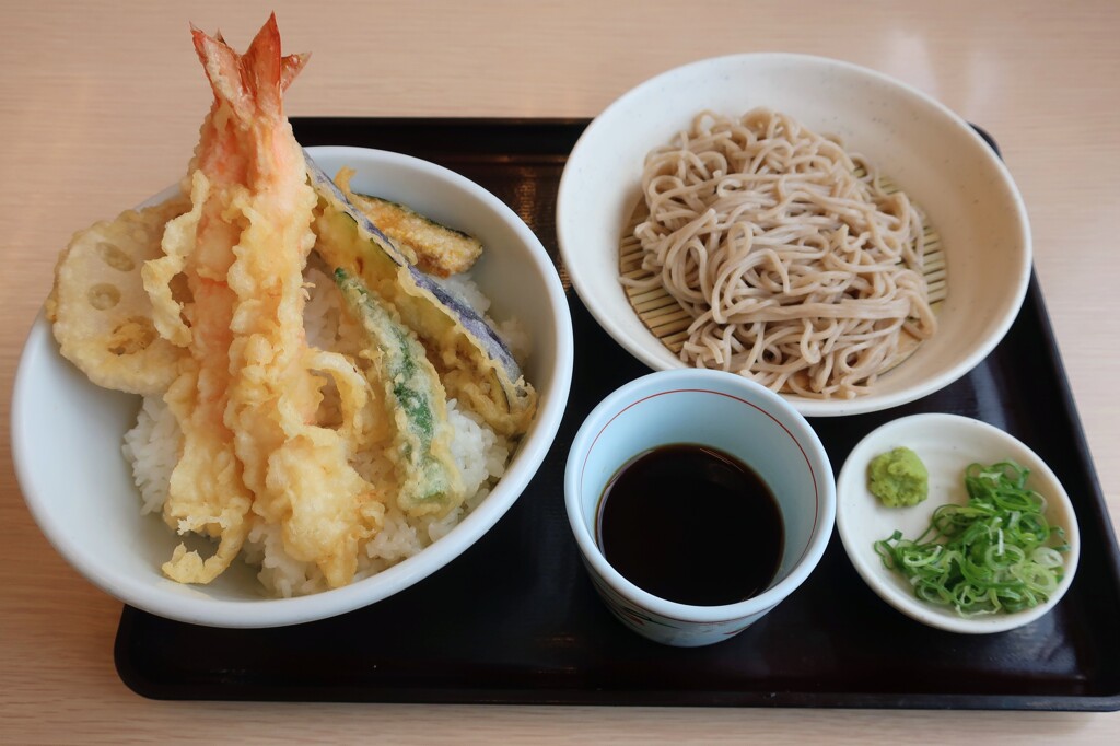 上海老天丼、蕎麦セット