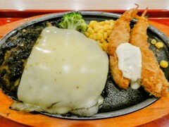 ハンバーグとエビフライ