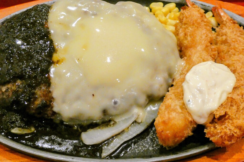 ハンバーグとエビフライ