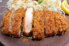厚切りロースとんかつ定食のとんかつ