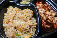 麻婆豆腐炒飯弁当