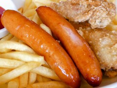 ソーセージ、から揚げ、ポテト