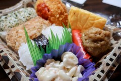 俵おにぎりとおかずセット
