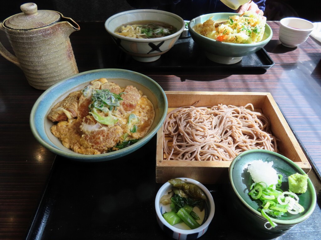 蕎麦屋で