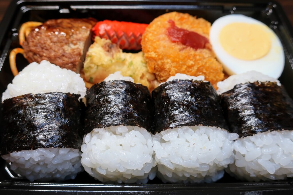 俵むすびおかずセット