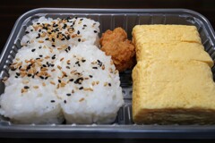 だし巻き玉子、俵むすびセット