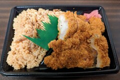 ファミマ鶏飯チキンカツ弁当