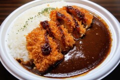 スパイス香るチキンカツカレー