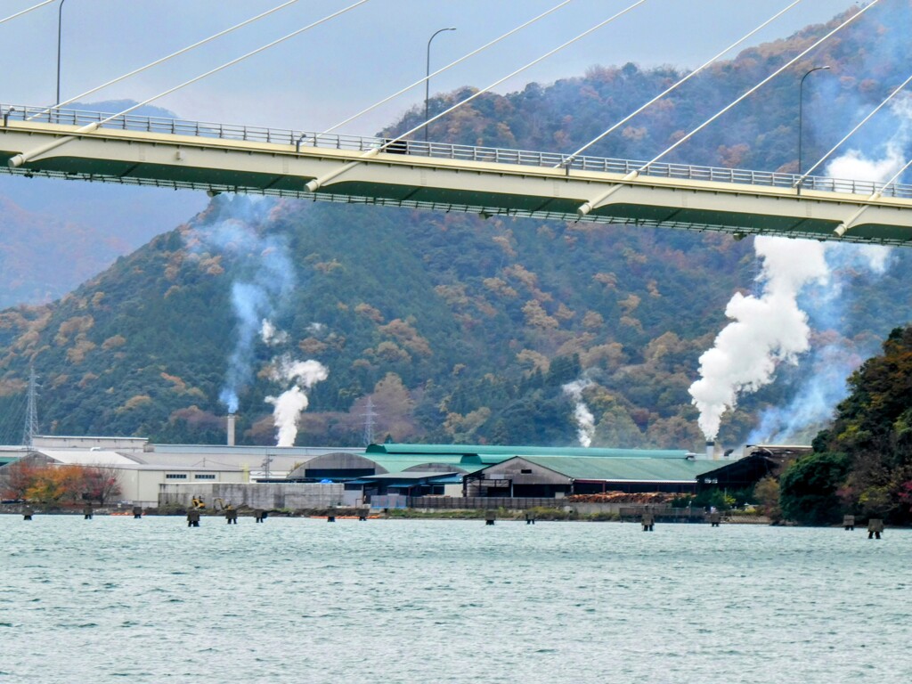 工場と橋