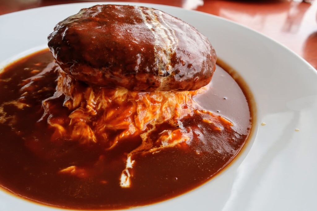 ハンバーグオムライス