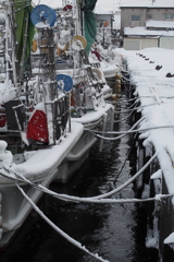 雪の函館漁港