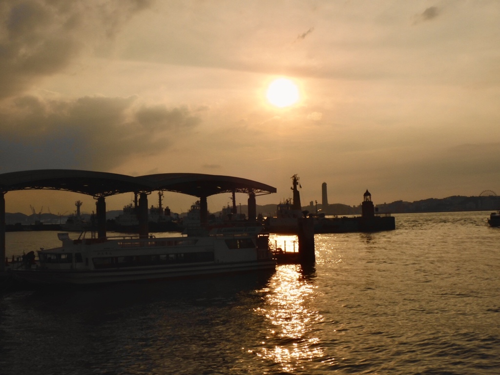関門海峡の夕暮れ