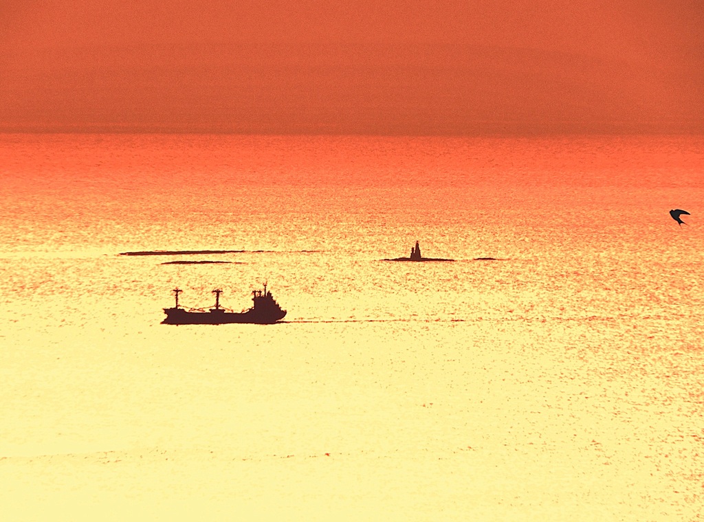夕暮れの関門海峡