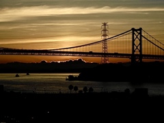 関門橋の夜明け