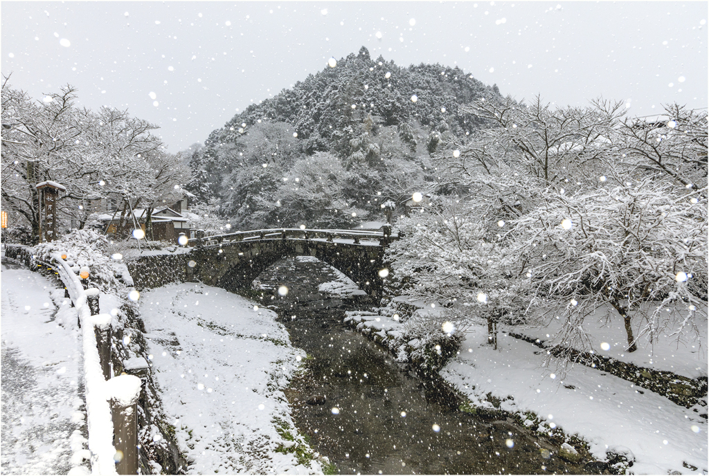 雪の秋月城下町