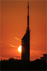 タワーと夕日