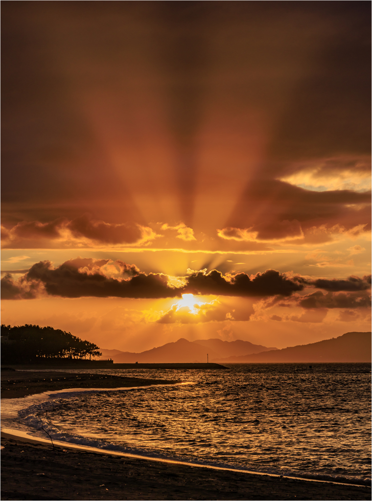 夕焼けと光芒