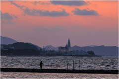 夕暮れの釣り人
