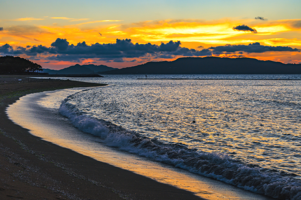 夕暮れの海岸