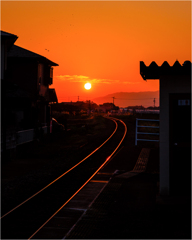 夕暮れの駅舎