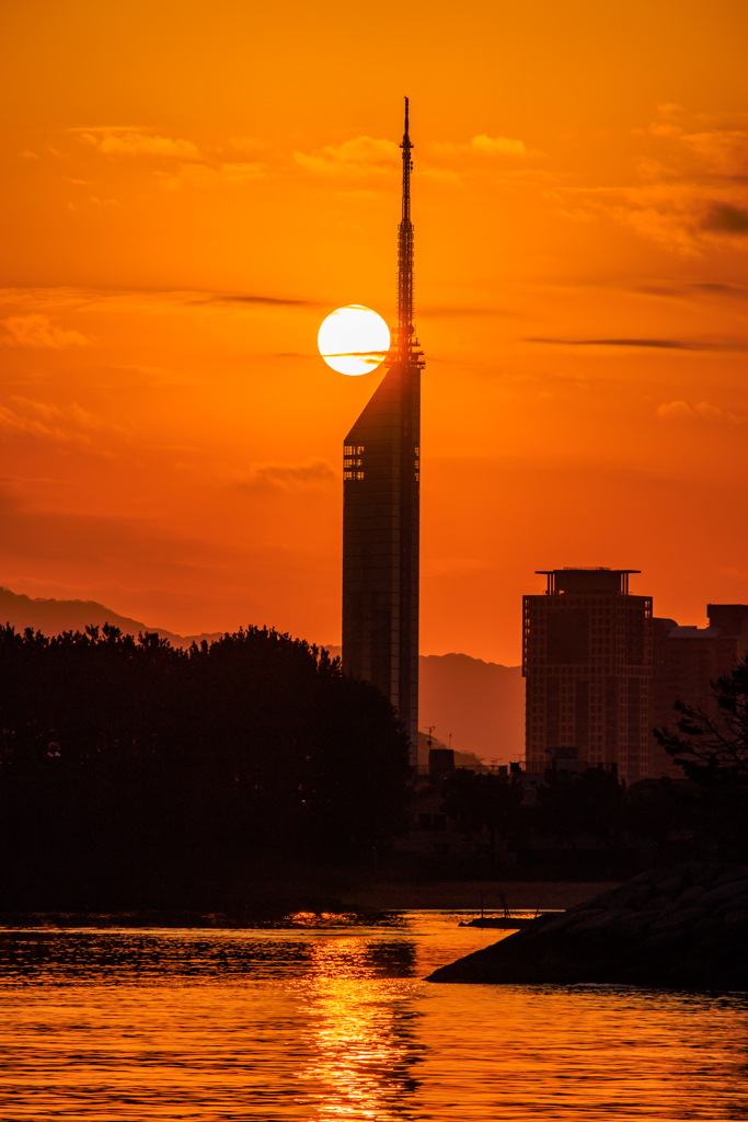 タワーと夕日