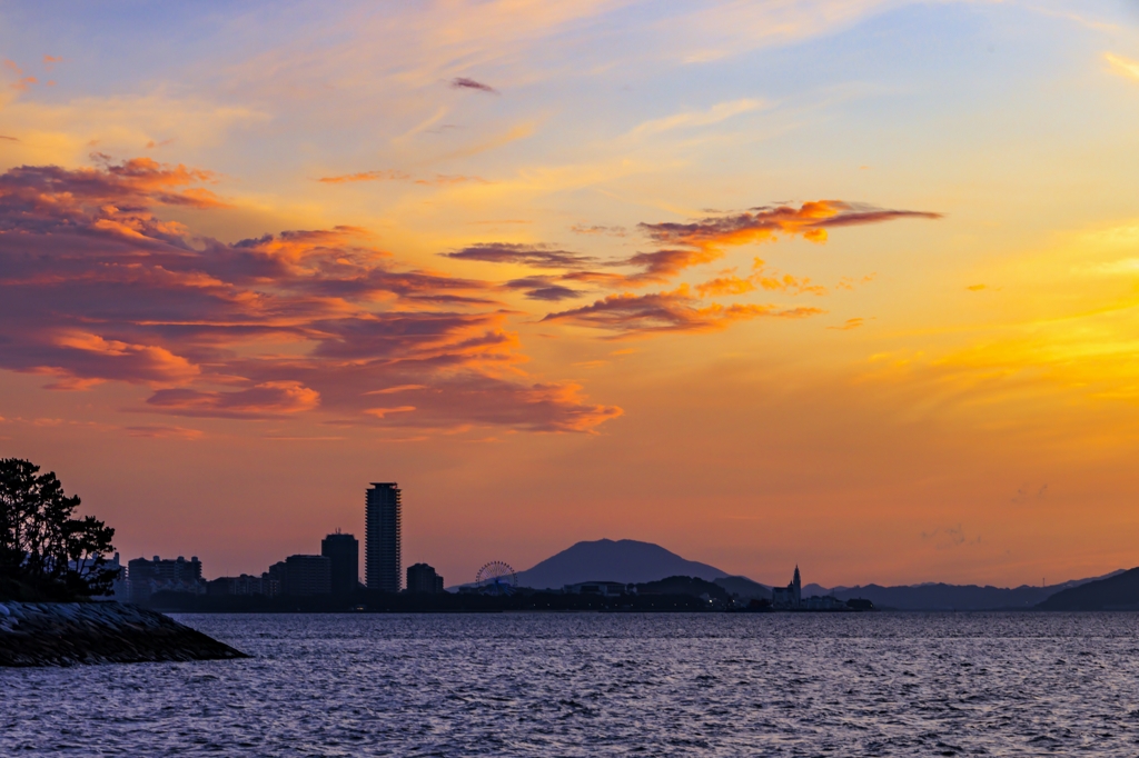 夕暮れの博多湾