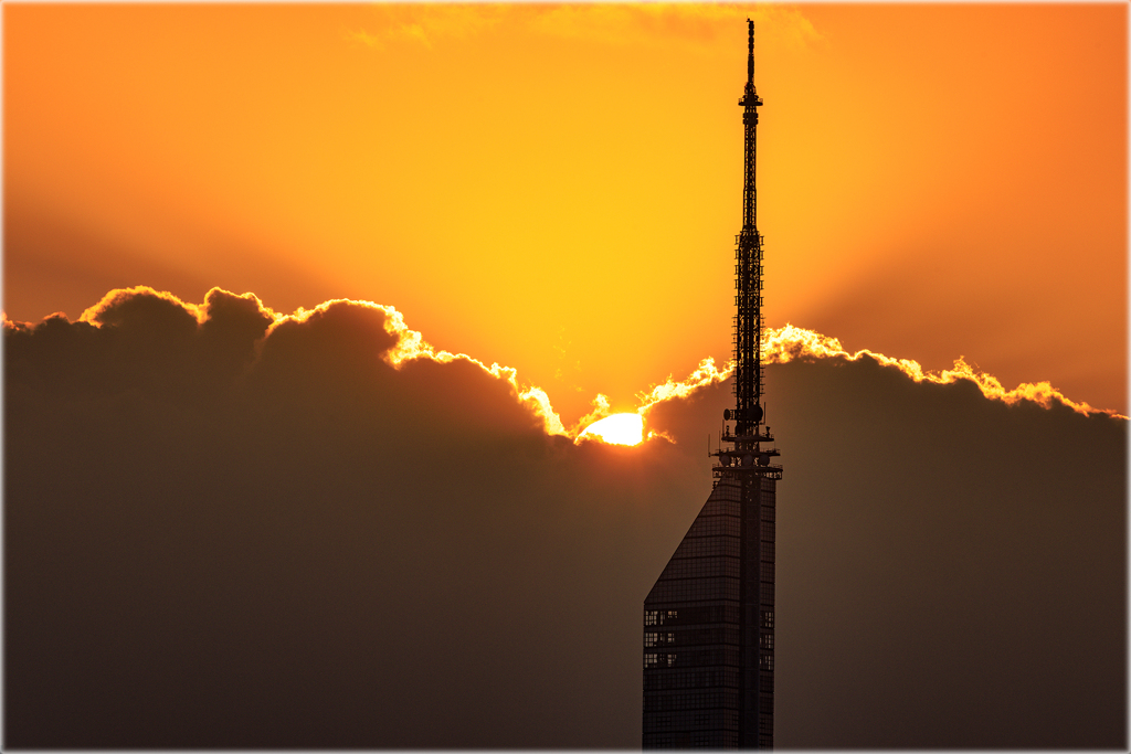 タワーと夕日2