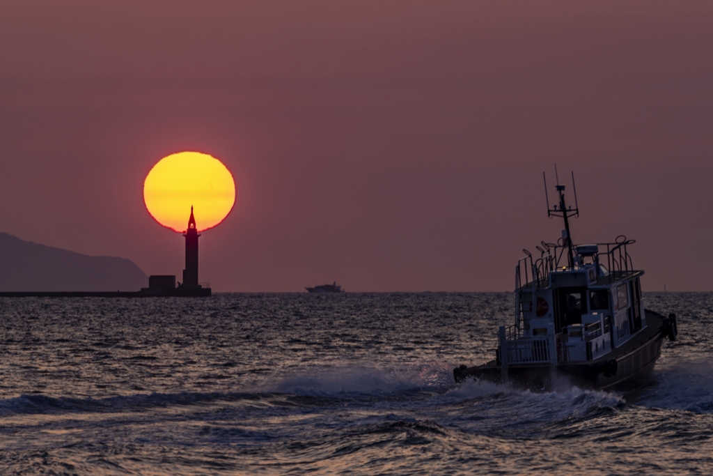 灯台と夕日