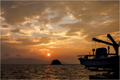 霞む夕日