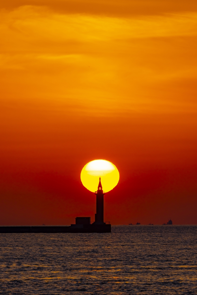 灯台と夕日