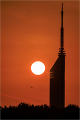 タワーと夕日
