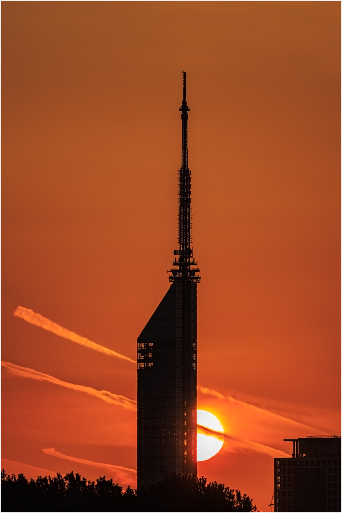 タワーと夕日2